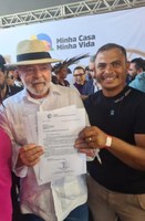 Presidente da UCNAX entrega ofício ao Presidente Lula solicitando a conclusão do asfalto da BR-158.